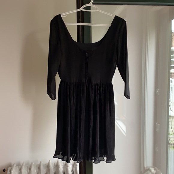 Open back little black dress - Picture 2 of 3